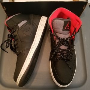 Jordan 1 mid